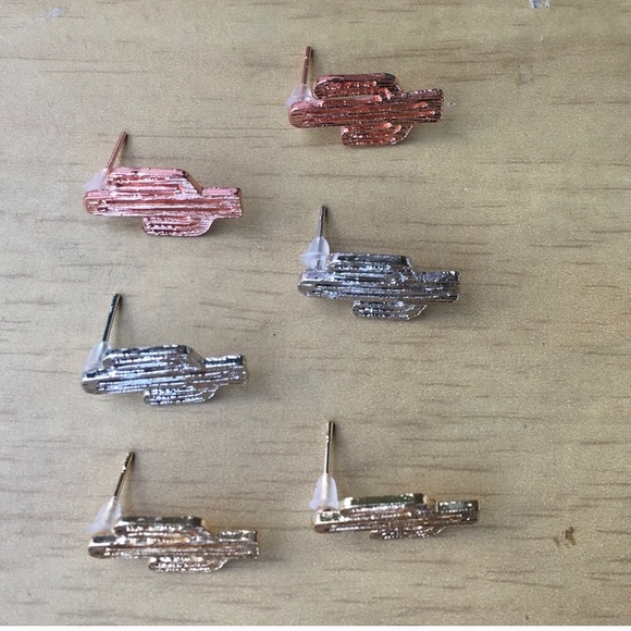 Dainty cactus earrings ONE SET LEFT - Picture 6 of 7